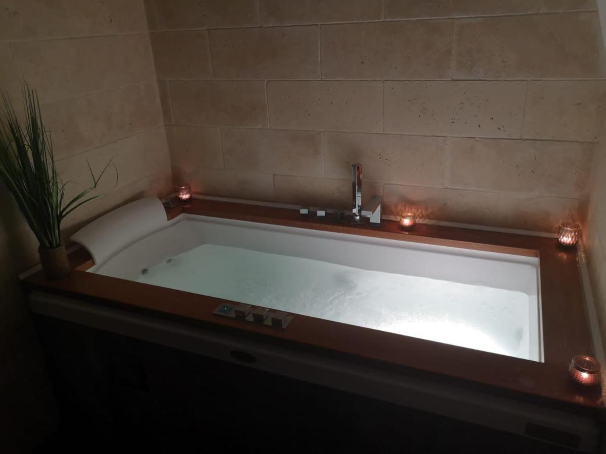 Jacuzzi - La Petite Romantique - Flobnb Laon Exterior photo